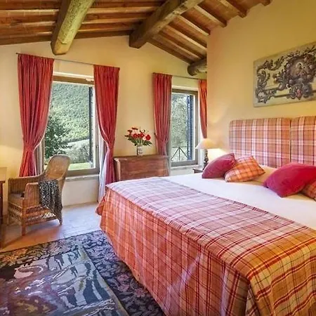 Sleeps 8 Pool Air Con Wifi